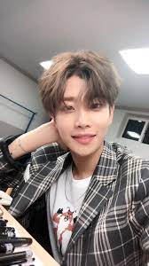 Korean singer and dancer known as mj who is most famous for being a member of the boy band astro. Mj ì— ì œì´ Kim Myungjun ê¹€ëª…ì¤€ Astro Astro Kpop Astro Boy