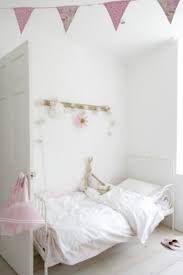 ikea minnen bed spearmint baby peuterkamer meisjes scandinavische kinderkamers wit beddengoed