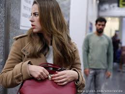 Paolla Oliveira grava cena em que Paloma é levada pela polícia - Por Trás  das Câmeras - Amor à Vida