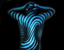 بي بي سي العربية Bbc Arabic On Instagram 14أبريل نيسان صممت الفنانة ناتالي فليتشر سلسلة من الرس Body Painting Artists Body Painting Optical Illusions Art