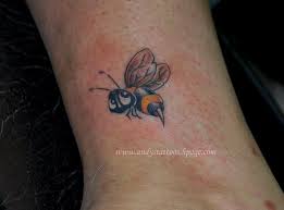 The tattoo is coloured with amazing colour making the tattoo look spectacular. Cute Bee Tattoo Honey Bee Tattoo Bee Tattoo Tattoos