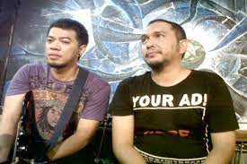 Video keseruan dan kesakralan acara anniversary 23 tahun bunga sudah bisa dinikmati di channel youtube bunga band. Bunga Tetap Meneruskan Cita Cita Galang Rambu Anarki Okezone Celebrity
