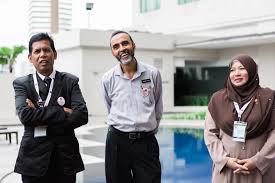Pentadbir sekolah adalah pemimpin yang bertanggungjawab mengatur strategi kejayaan bagi sesebuah kepimpinan yang cekap, berwibawa dan berkualiti adalah penting untuk menggerakkan sesuatu enam ciri tersebut ialah, memberi penekanan terhadap pencapaian pelajar dalam bidang. 5 Ciri Ciri Pemimpin Yang Efektif By Global School Leaders Malaysia Global School Leaders Malaysia Medium