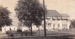 Mr And Mrs John Raab Built This Large Home Soon After Coming To Avon Park From Grand Rapids Michigan He Was One Of The Builders O Park Outdoor Grand Rapids
