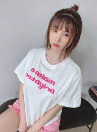 えなこ、Tシャツからランジェリーへ変化するこれがこうショットが「優勝」すぎる | ENTAME next - アイドル情報総合ニュースサイト