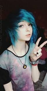 Although emo hairstyles for girls sometimes are associated with raven colored locks, the style has evolved and all the color of the rainbow, the louder, the better, are now accepted, monochrome or multicolored. 104 Images About Emo Girls On We Heart It See More About Emo Scene And Emo Girl