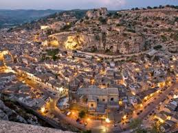 The mediterranean island is a foodie's paradise, offering rustic fare that makes the most of local bounty. Die Meistbesuchten Orte In Sizilien Die Kunststadte Und Die Stadte Des Barocktals