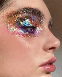 Sarah Swinton's Instagram, Twitter & Facebook