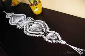 La parola italiana libro deriva dal latino liber.il vocabolo originariamente significava anche corteccia, ma visto che era un materiale usato per scrivere testi (in libro scribuntur litterae, plauto), in seguito per estensione la parola ha assunto il significato di opera letteraria. Centro Archivi Pagina 6 Di 18