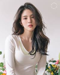 It turns out that he is also an art major in the same faculty. Han So Hee Named As Newest Model For Outdoor And Sporting Goods Brand Barrel Fit