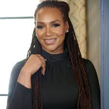 Iris Savage's Instagram, Twitter & Facebook