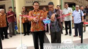 Kampus ini ialah kampus utama yang terdiri dari fakultas kedokteran, kedokteran gigi, keperawatan, psikologi, mipa, peternakkan, pertanian, teknolodi industri perikanan dan ilmu kelautan, farmasi. Kabar Gembira Untuk Warga Pangandaran Unpad Buka Kampus Di Pangandaran Tribun Jabar