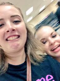 Lindsey Bachmann (@linzbach02)