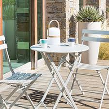 Côté petits espaces, optez pour une table de jardin pliante avec les chaises de jardin assorties. Table De Jardin Ronde Carree Ou Rectangle Hesperide Grand Choix