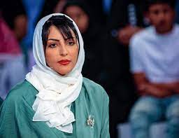 ملاك الحسيني تثير الجدل وتتصدر fashion hijab