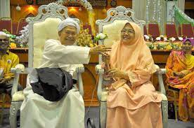 Punca datuk mohd kazim elias. Gambar Tuan Guru Dan Isteri Killerlecture