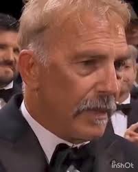 Kevin Costner, con emoción recibe las ovaciones del público al recordar su  película El Guardaespaldas.