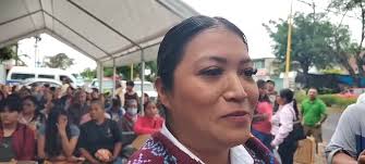 ENTREGA DE PAQUETES DE 9 POLLITAS Y UN POLLO POR LA REGIDORA SANDRA BALÓN  NARCISO