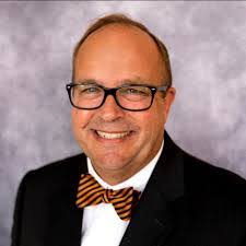 Stephanie Errett's Instagram, Twitter & Facebook