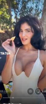 Modella e donna daffari al lavoro 💀 : rKUWTKsnark