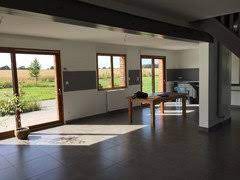 Une pièce à vivre de 50m² avec cuisine américaine équipée. Comment Amenager Piece A Vivre De 50m2