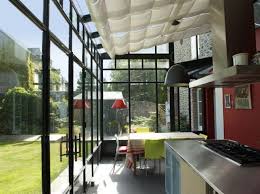 13 jolies verandas pour s inspirer elle decoration maison de verre porche maison veranda