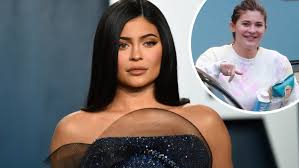 Kylie jenner ohne make up. Kylie Jenner Leaves Fans Stunned After Stepping Out With No Makeup Amid Coronavirus Lockdown 7news