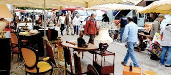 Vide grenier literally translates into empty attic, in other words, a chance to rid your attic of used stuff. Agenda Brocante Vide Grenier Puces Le Calendrier Brocabrac