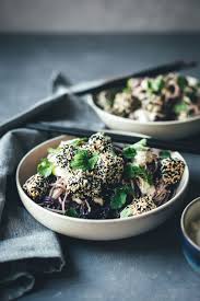 Soba Nudel Salat Mit Rotkohl Tofu Und Tahini Dressing Nudelsalat Rotkohl Salat Mit