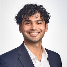 I'm proud to say that I have officially graduated from the University of  Southampton with a degree in Accounting and Finance with a Placement Year  🥳 🎓