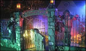 What started as a small berry farm soon began to grow into a family theme park destination thanks to famous fried chicken dinners, boysenberries and an old west ghost town. Knott S Scary Farm Halloween Haunt Discount Tickets
