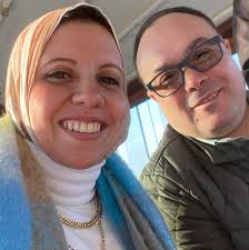 Normal and abnormal sperm morphology