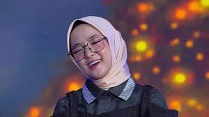 Maybe you would like to learn more about one of these? Gambar Perempuan Pakai Cermin Mata Foto Cewek Cantik