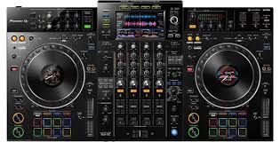 This controller has 4 inputs for ultimate flexibility to connect to cdjs or analogue turntables and use as a stand alone mixer. Blog Best Dj Controllers 2021 The Dj Shop