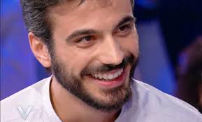 Dopo tanti polizieschi, commedie e drammi tra commissariati di polizia e conventi, torna in primo piano l'ospedale. Gianmarco Saurino Chi E L Attore Italiano Flirt Guadagno E Vita Privata