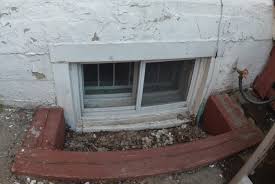 Infiltration maison par le sol. Moisissure Trouvee Au Sous Sol Inspection D Expert