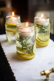 15 Fabuleuses Idees De Decoration De Bougies De Noel Pour Rejouir Vos Vacances Deco Champetre Anniversaire Deco Table Champetre Idee De Decoration