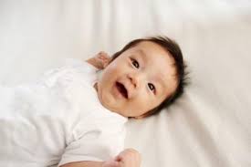 Kebiasaan menangis bervariasi dari bayi ke bayi. Kenapa Bayi Sering Ngulet Ini Penyebab Solusinya