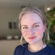 Marissa Connelly's Instagram, Twitter & Facebook