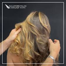 Come ottenere i capelli dai riflessi luminosi sfoggiati da icone di bellezza come gisele bundchen, jennifer lopez e rihanna? Il Balayage Danneggia I Capelli Salvatore Falco Balayage Lovers
