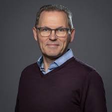 Vandaag bij mijn huidige werkgever aangekondigd dat ik binnenkort ga  starten aan een nieuw avontuur en na 28 jaar in vaste dienst te hebben  gewerkt de stap ga maken als zzp-er. Kortom