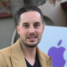 Josh Eck's Instagram, Twitter & Facebook