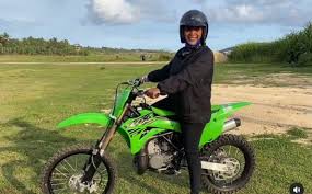Kalo ngebut mungkin mereka terbang, saut yucky febzia. Lihat Nih Gaya Bu Susi Saat Tunggangi Motor Trail Jpnn Com