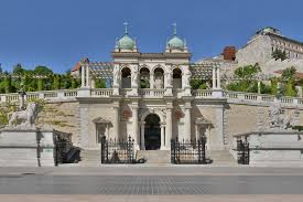 15,610 likes · 2,389 talking about this. Tajepitesz Tortenetek I Varkert Bazar