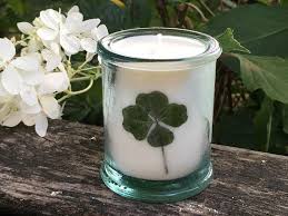 Bougie Trefle Zen Aux Huiles Essentielles Bio Cire Vegetale Verre Recycle Veritable Trefle A 4 Feuilles Bougie Bougienaturell Candles Candle Holders Etsy