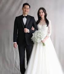 신성우의 매니저 출신이라고 한다.이후 인연이 되어 결혼했다고 한다. ì§€ëˆ„ì…˜ ì§€ëˆ„ ìž„ì‚¬ë¼ ë³€í˜¸ì‚¬ ê²°í˜¼ ìž„ì‹ ê¹Œì§€ ê²¹ê²½ì‚¬ ë„¤ì´íŠ¸ë‰´ìŠ¤