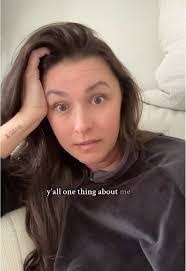 Kelly Ryerson's Instagram, Twitter & Facebook