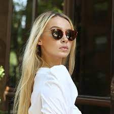 How To Pick The Right Glasses For Small Faces Tips On Getting The Perfect Eyewear Fit Sunglasses For Small Faces Trending Sunglasses Small Faces