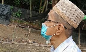 Namun, tidak ramai yang menyedari akan kehadiran seorang lagi tokoh. Malaysiakini Asal Guru Jadi Zombi Jalanan Kisah Pak Long Terjebak Dadah