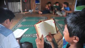 Pada bulan ini disunatkan shalat tarawih, yakni shalat malam pada bulan ramadhan, untuk mengikuti jejak nabi, para sahabat dan khulafaur rasyidin. 4 Keutamaan Tadarus Al Quran Di Bulan Ramadhan Derajat Dinaikkan Tirto Id